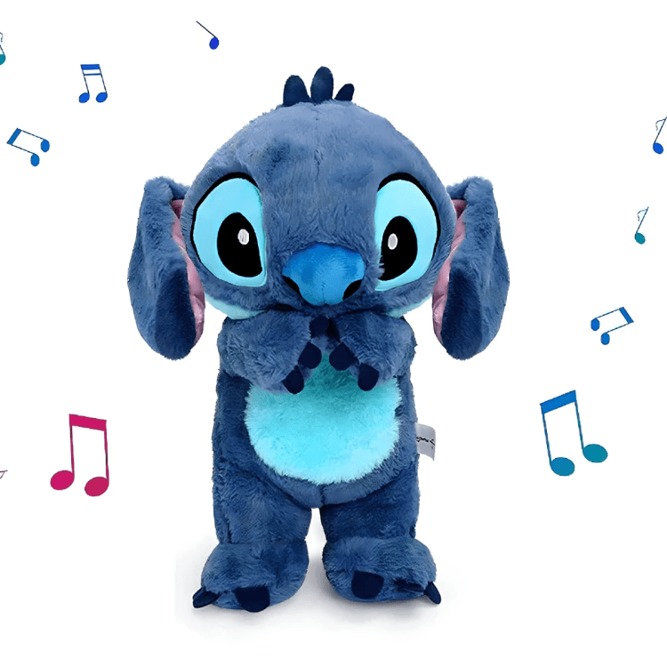 Ta plišasta igrača z imenom "Plišasti Stitch - Vaš najljubši prijatelj za objeme in sladke sanje" spominja na modrega vesoljčka z velikimi ušesi in očmi, ki stoji pokonci. Naokoli so raztresene barvite note, ki nakazujejo glasbeno temo. Igrača je na navadnem belem ozadju videti prijazna in igriva.