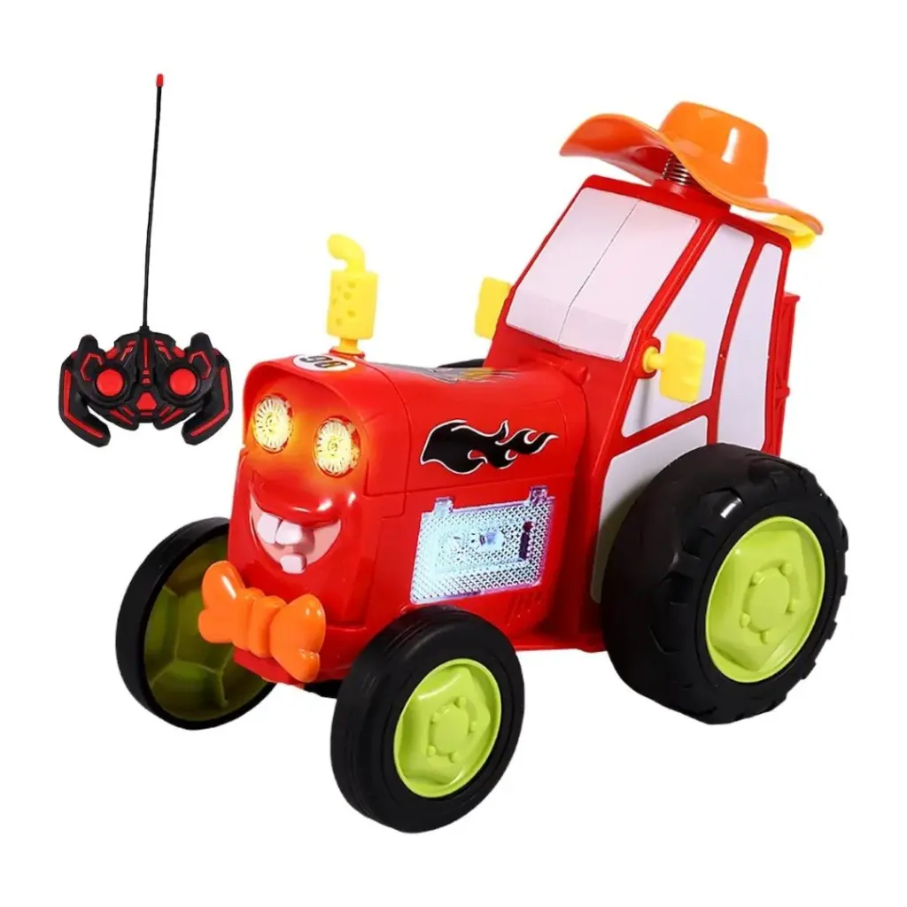 RC Plesajoči Traktor je rdeča igrača na daljinsko vodenje z nasmejanim obrazom, rumenimi žarometi, plamenskimi nalepkami, oranžnim klobukom in zelenimi kolesi. Daljinski upravljalnik je črne barve z rdečimi poudarki.